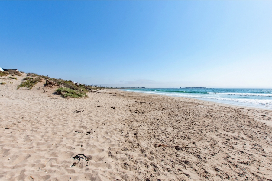 5 Bedroom Property for Sale in Golden Mile Western Cape